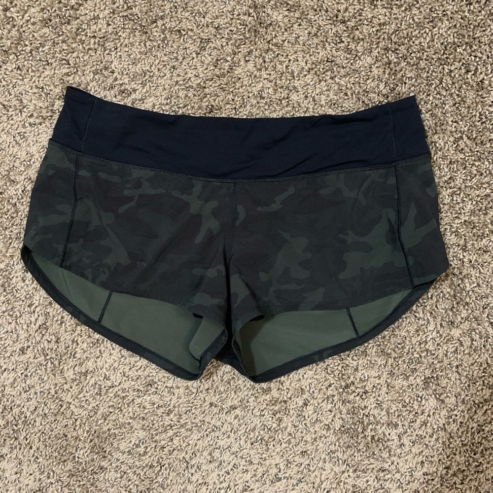 Lululemon Speed Up Shorts 2.5in Size 8 Camo